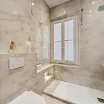 Effet - Neuf, Central, Port, Plage&palais, Clim شقة