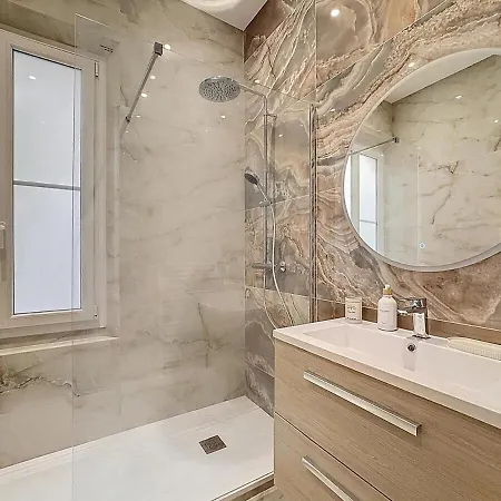 Effet - Neuf, Central, Port, Plage&palais, Clim *